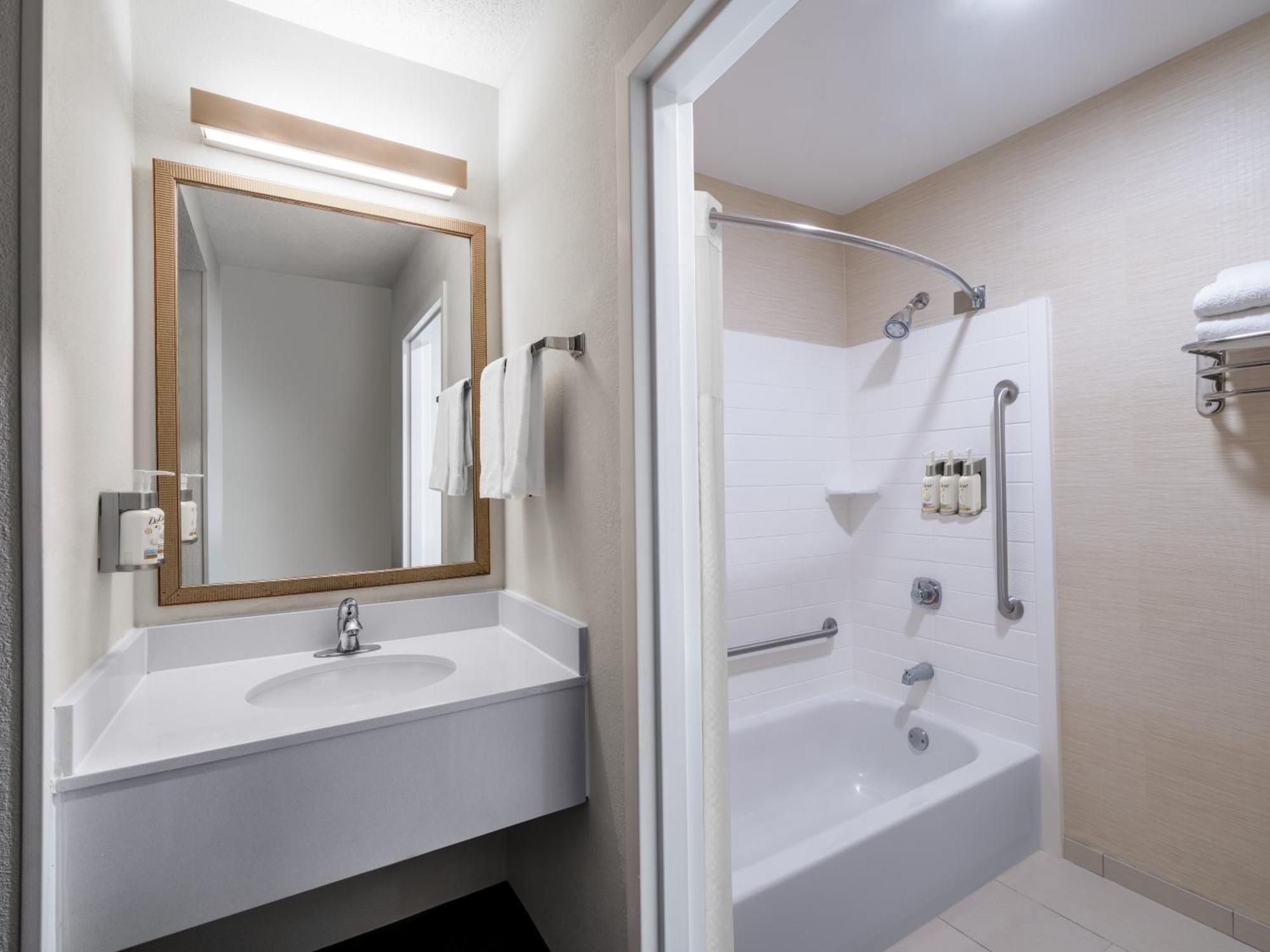 Garner Hotel Macon West By Ihg Экстерьер фото